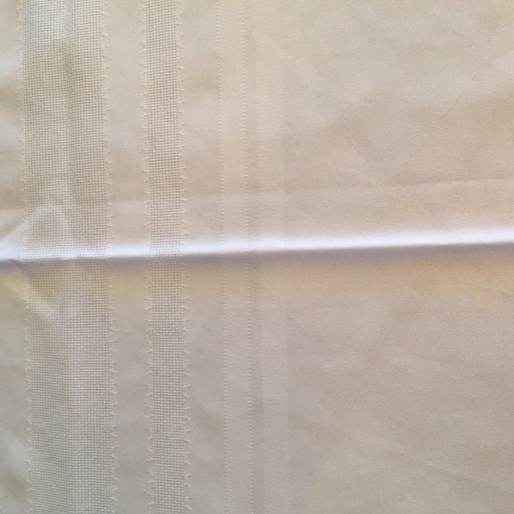 Tablecloth #2376 - Picture 3 of 3